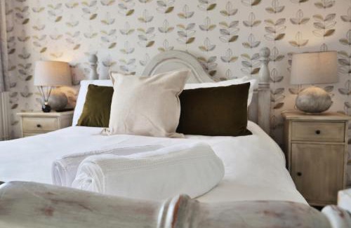 Hereford House | Large 2-br City Home Free Parking Sleeps 6