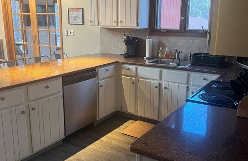 Hamlin Ski Chalet | Large 3 bed/3 bath NEW Chalet w/Game Room & 7 Flat Screen TVs