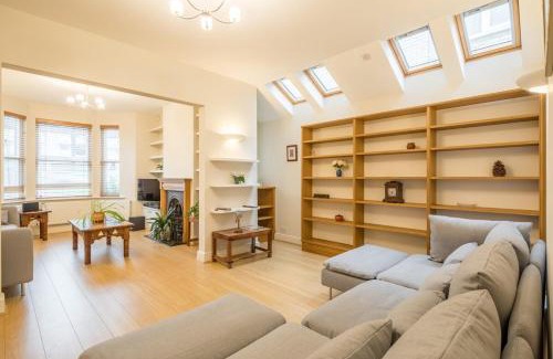 Cambridge House | LARGE 4 bedroom Home with Garden and Free Parking