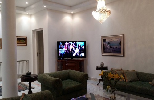 El Bassatine House | Large and Luxurious Villa in a residential area in Soukra