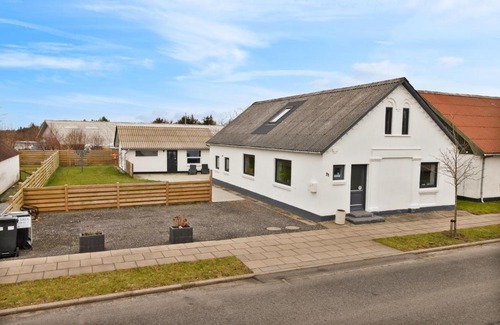 Lokken House | Large And Newly Renovated Holiday Home In Cozy Ingstrup