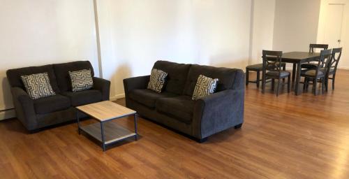 Elizabeth Apartment | Large and private apartment that sleeps up to 10 people comfortably with direct NYC Manhattan train only 5 minute walk away