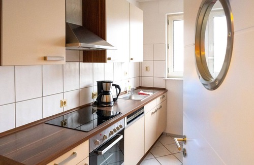 Sandershausen Apartment | Large apartment (75m²), up to 6 people, quiet, close to the city center, south-facing balcony, parking spaces