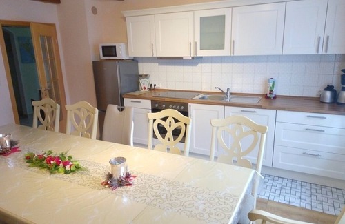 Ehingen a. Ries Apartment | Large apartment-own entrance-small courtyard garden