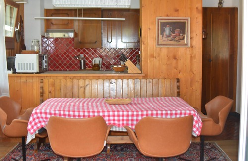 Champery Apartment | Large apartment with balcony for 6 people, central location, parking