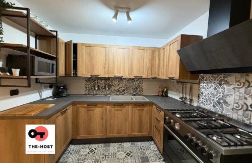 Giussano Apartment | Large apartment with garden and cinema room
