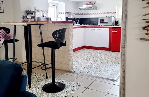 Trelissac Apartment | Large Appartment 50 sq m with heated spa ✦ south-facing garden