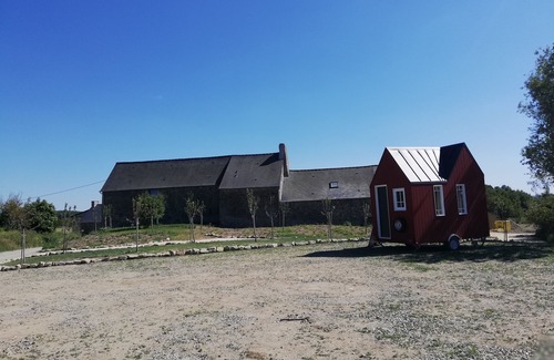 Lancieux Cottage | Large, atypical, artistic gîte in the heart of ecogolf and just a stone's throw from the beaches.