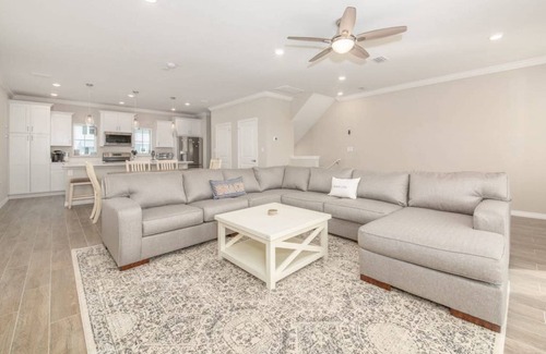 Ono Island House | Large Balcony w/Gulf Views in Lost Key | Private Beach Club | Pools | Hot Tub | Free Golf | Dogs OK