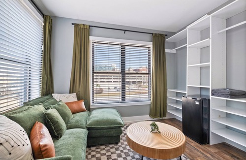 Downtown Omaha House | Large BDRM W/private Nook Near UNMC/Blackstone - Shared House