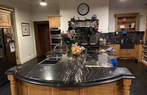 Caynham House | Large, comfortable Manor House near Ludlow with ten en-suite bedrooms.