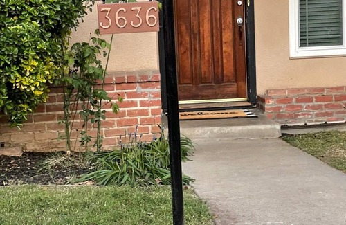 Fresno House | Large Corner house; Huge 2B2B.