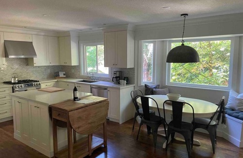 Deep Cove House | Large family home in scenic Deep Cove!