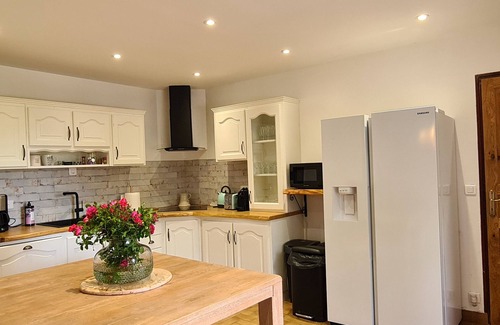 Lanmerin Cottage | Large family home (15 people or less), nature and beaches 10 km away