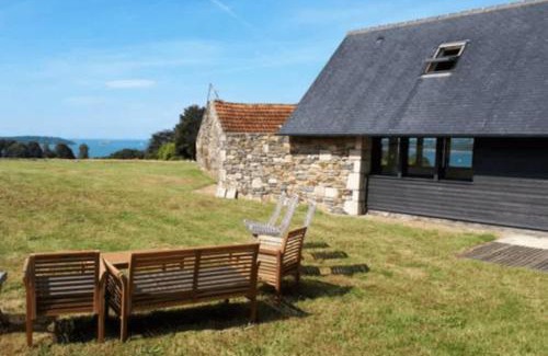 Taule House | Large farmhouse with garden and sea view for 8 people
