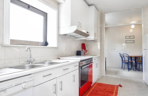 Aldoar Apartment | Large flat w/Sea view + Car Parking - Flowerstreet54 Flats