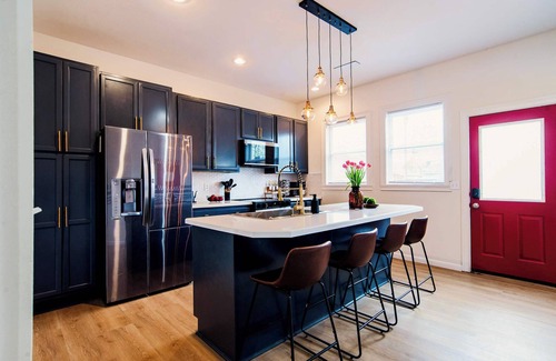 Near Eastside House | Large Group Stay |Cinema |Sauna |Hot tub |Games| BBQ