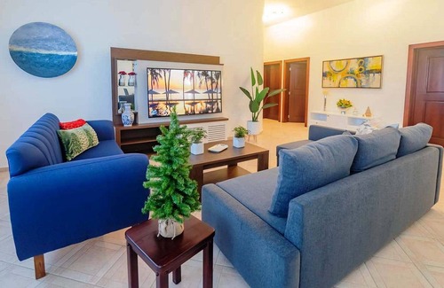 Urbanizacion Tavarez Villa | Large guest-friendly villa x 16 guests in Sosua, garden/pool, snooker, volley!