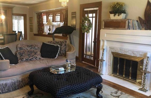 Central Oklahoma City Bed & Breakfast | Large historic home in the heart of OKC!