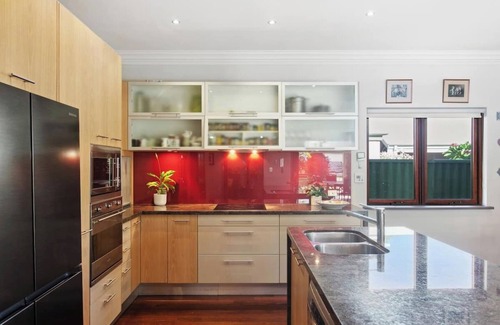 Applecross House | Large Home in Applecross with secure yard - single level, parking
