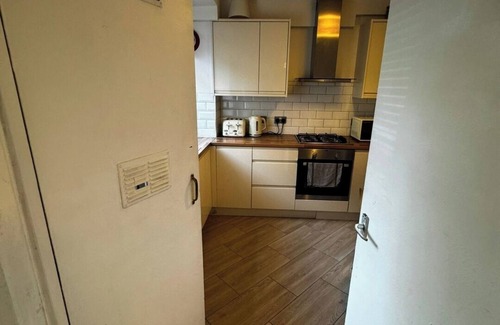 Whitechapel House | Large house in Liverpool Street
