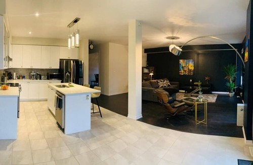 Niagara Falls House | Large House Niagara Falls