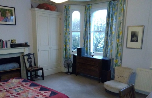 Ravenscourt Park House | large house on square, 5 minutes from Thames river and centrally located.