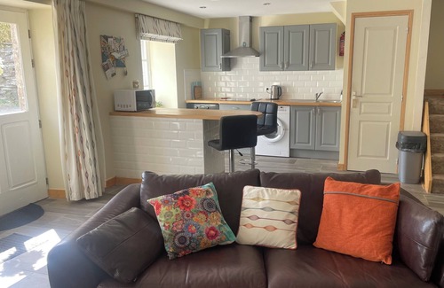 Saint-Thois House | Large house over 3 floors in quiet village setting close to canal & country walk