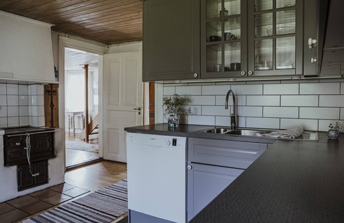 Skillingaryd Cottage | Large houses in the Småland forests for 18 people