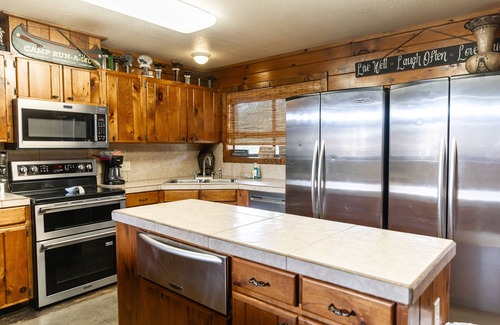Sabinal House | Large Lodge located in Mountain Valley
