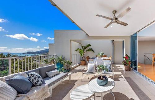 Airlie Beach Apartment | Large, Luxurious Townhouse Stunning Oceanviews