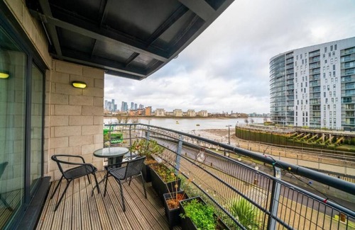 Deptford Apartment | Large Modern 2Bedroom 2Bathroom Apartment London - Perfect for long stay