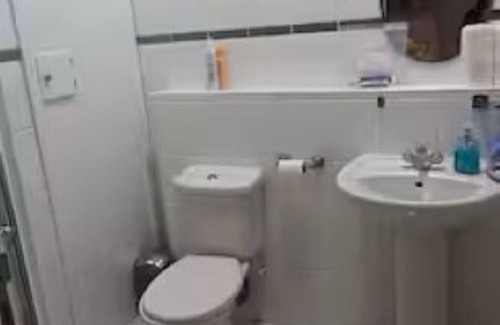 Galway City Centre Apartment | Large modern 3 Bed, 3 bathroom, Sleeps 7.
