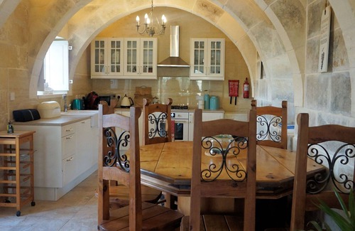 Victoria Other | Large modern farmhouse with private pool & BBQ, stunning views, perfect location