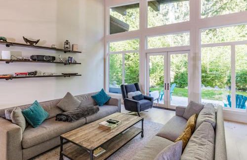 Squamish House | Large Modern Home in Squamish
