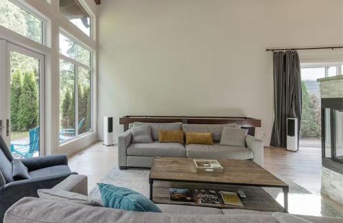 Squamish House | Large Modern Home in Squamish