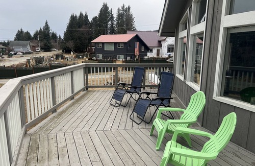 Homer House | Large multi family home in town with ocean and Mountain View’s