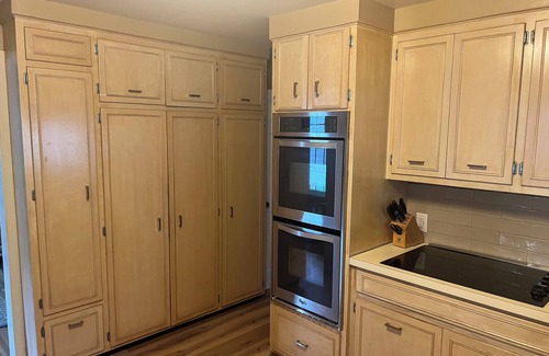 The Pines House | Large ocean block home. 5BR/Sleeps 12. Steps to the best beach. Pet friendly.