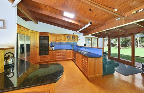 Maleny House | Large Secluded Family Home. Pet & Children friendly, Pool, Fire Pit. Wildlife,