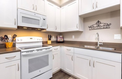 St. George Condo | Large Upper Floor Suite | 4 Bdrms | Mojave Skies