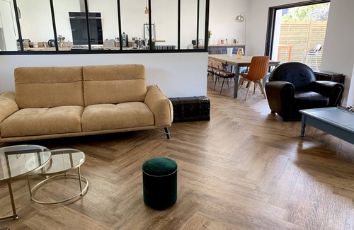 Larmor-Plage House | Large vacation home with swimming pool. 500m from shops and beach.