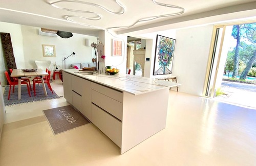 Cabrieres-d'Avignon House | Large villa, 4 bedrooms, sleeps 10, swimming pool, Luberon, 4 kms from Gordes