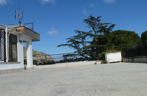 Partanna Villa | Large villa & garden in Mondello