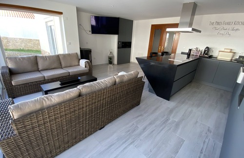 Ericeira Villa | Large Villa with Private Heated Pool - Ericeira Centre 5 mins/Lisbon 40 mins