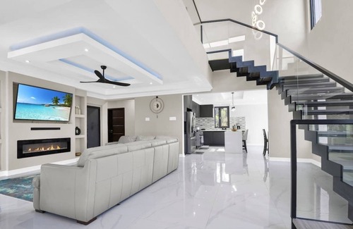 Priory Villa | Las Olas Ocho Rios Villa Pool, Jacuzzi, & Chef