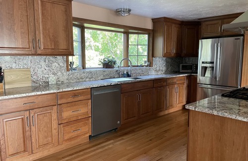 Ellisville House | Last minute 10/4-5 discounted! 7 person hot tub! 4 Suites plus! Sleep 16