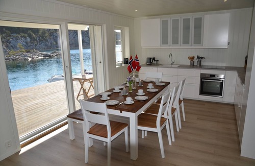 Bomlo House | LAST MINUTE! Holiday home w. table football & sauna, for families & water sports