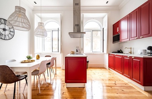 Santarem Apartment | Lavatera Black Apartment, Santarém, Portugal !new!