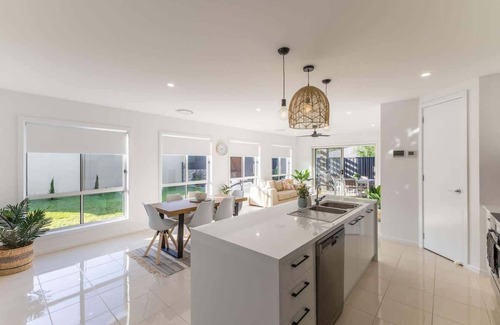 Myrtleford House | Lavender & Olive - Bright, Modern, and Beautiful accommodation in Myrtleford