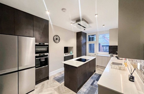 Regent's Park House | Lavish 4-bedroom Flat in Marylebone, Paddington